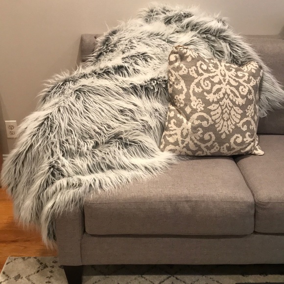 Other Threshold Faux Fur Throw Blanket White Poshmark Simple Threshold White Faux Fur Throw Blanket Other Threshold Faux Fur Throw Blanket White Poshmark Simple Threshold White Faux Fur Throw Blanket